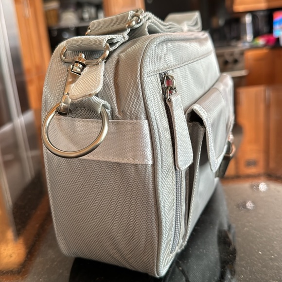 Nikon 1 Series Deluxe Digital Camera CASE in Silver - Picture 3 of 10